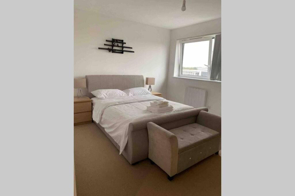 Luxury 1 Bedroom Apartment With Netflix & Parking บอร์แรมวูด ภายนอก รูปภาพ